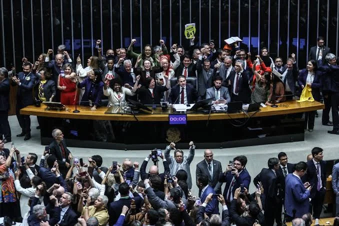 Senado Inicia Tramitação da PEC Pelo Fim da Escala 6x1 Sob Pressão do Governo